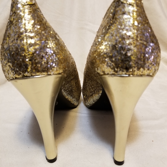 Shoes - Picture 3 of 4